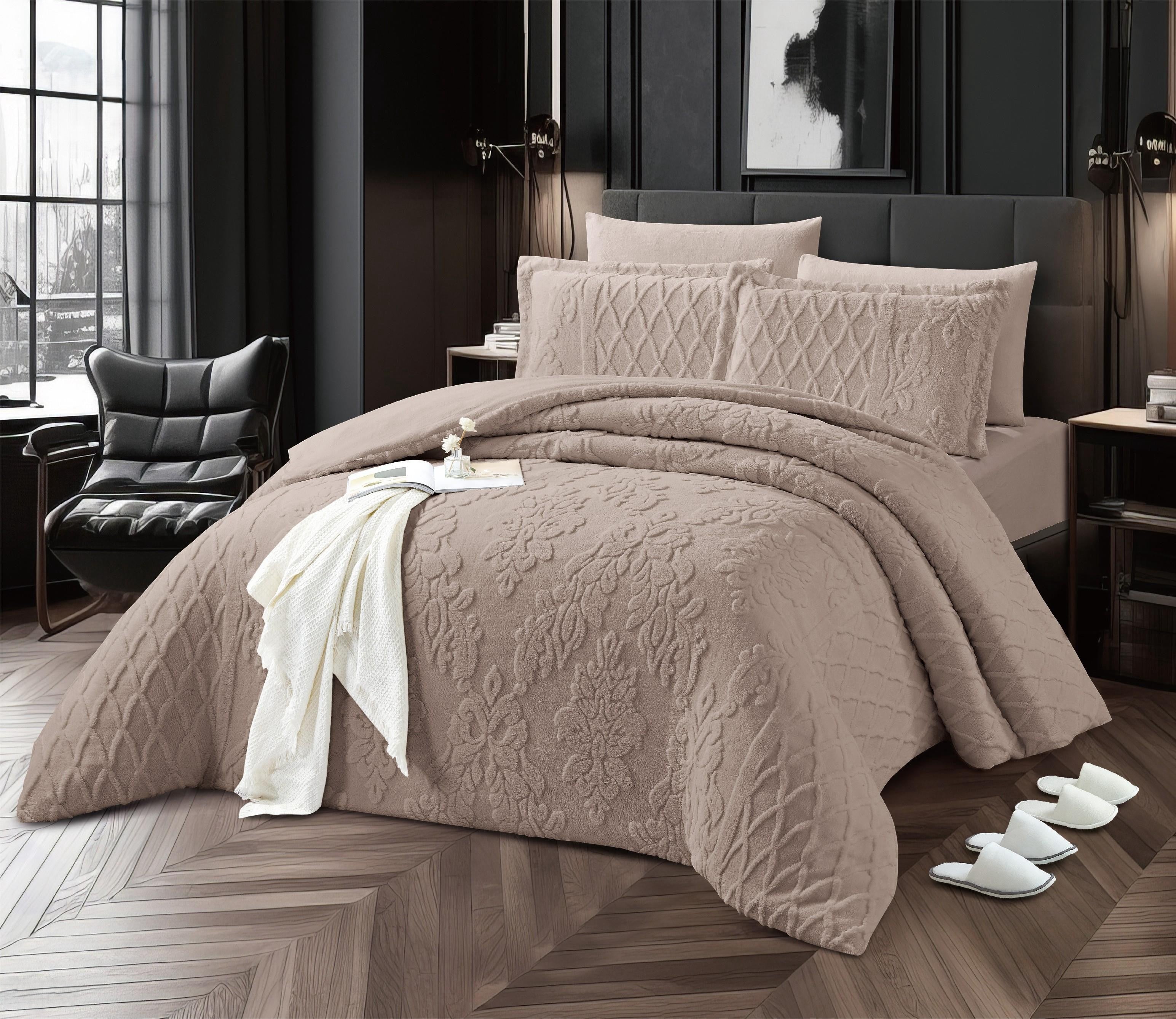 Elegant Collection 10-Piece Super King Bedding Set – Beige